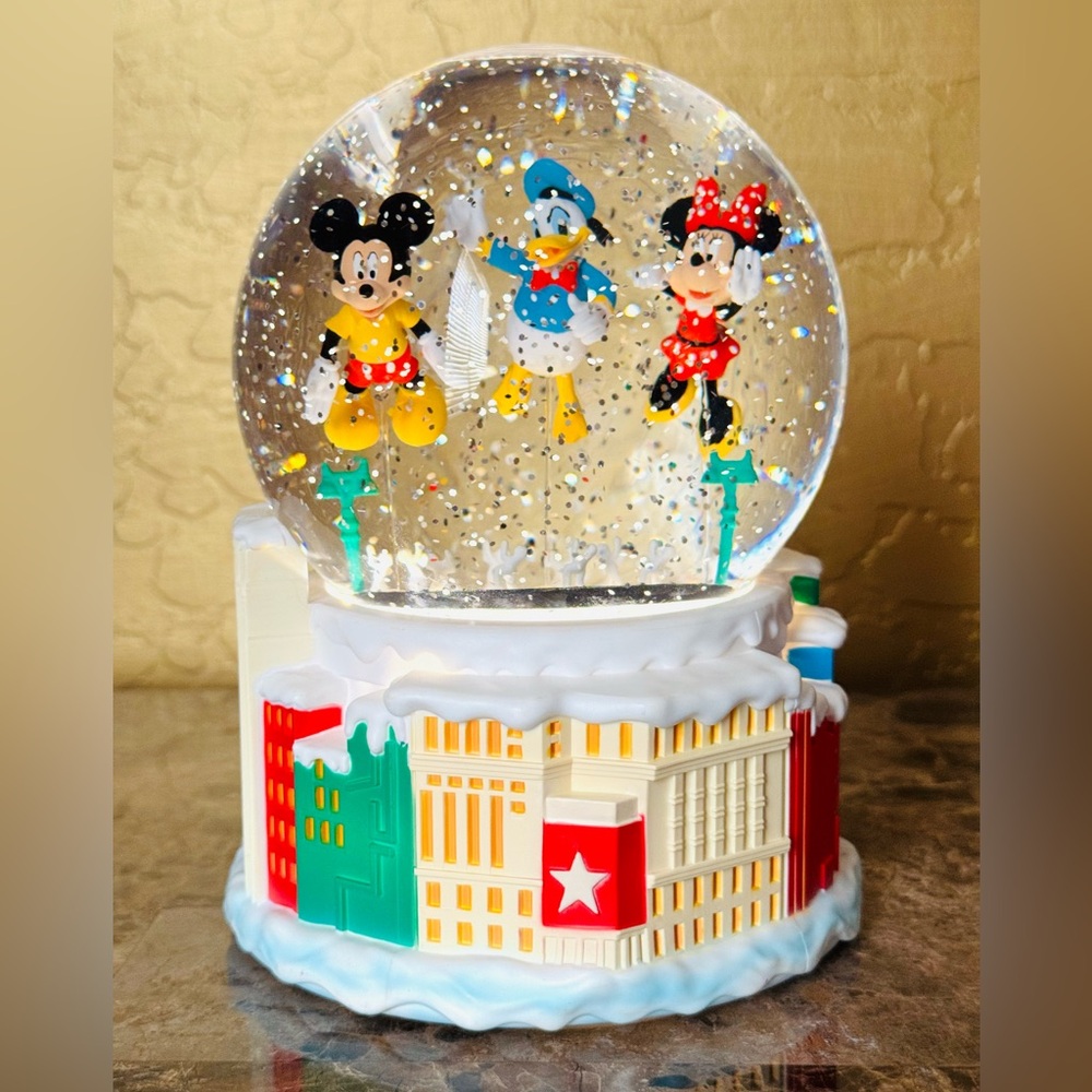 Limited Edition Disney Balloon LED Snow Globe- Mickey, Donald, & Minnie NIB - Picture 7 of 7